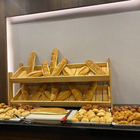 Ramada By Wyndham Istanbul Umraniye Hotel Ngoại thất bức ảnh
